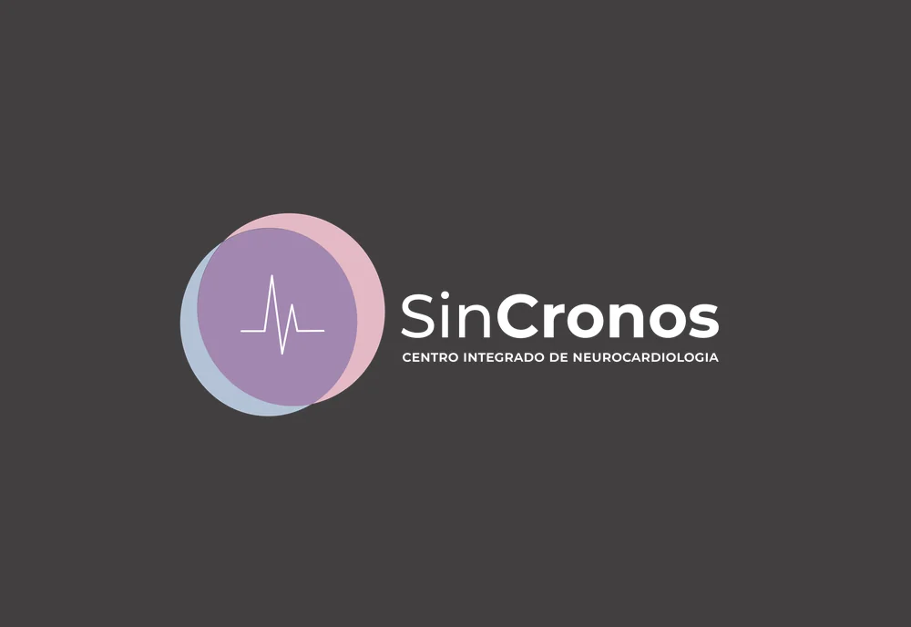 Logotipo da SinCronos, Centro Integrado de Neurocardiologia: dois círculos sobrepostos, em lilás, rosa e azul, com uma linha de batimento no centro, e o nome em branco sobre cinza escuro